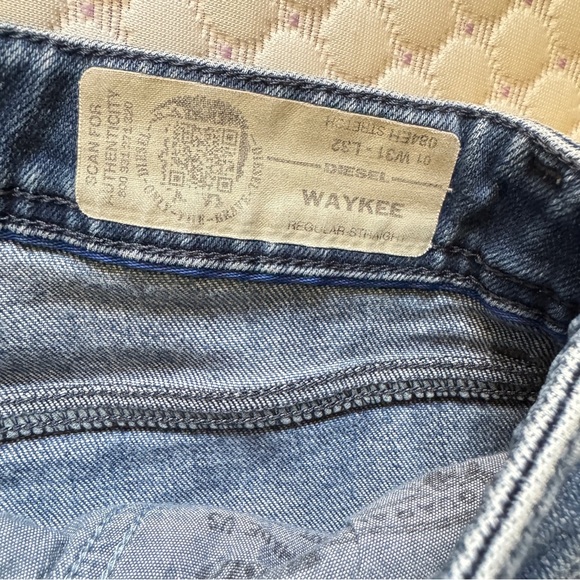 Diesel Men's Waykee Medium Wash denim Jean Size 31x32 - Picture 6 of 8